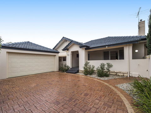 Luxury Federation Style Home - Sleeps 10 - Accommodation Whitsundays 18