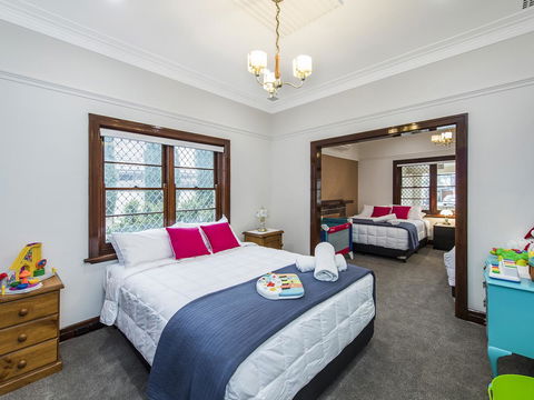 Luxury Federation Style Home - Sleeps 10 - Accommodation Whitsundays 8