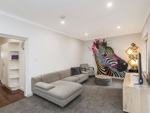 Luxury Federation Style Home - Sleeps 10 - Accommodation Whitsundays 1