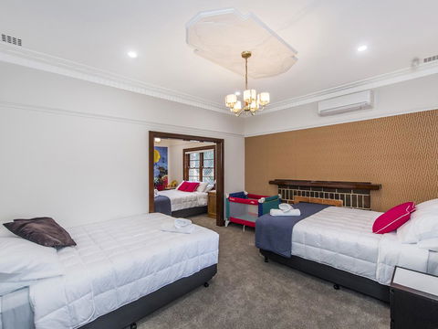 Luxury Federation Style Home - Sleeps 10 - Accommodation Whitsundays 11