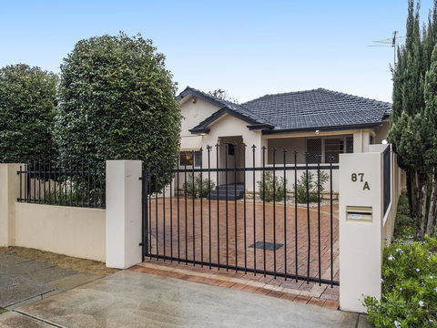 Luxury Federation Style Home - Sleeps 10 - Accommodation Whitsundays 17