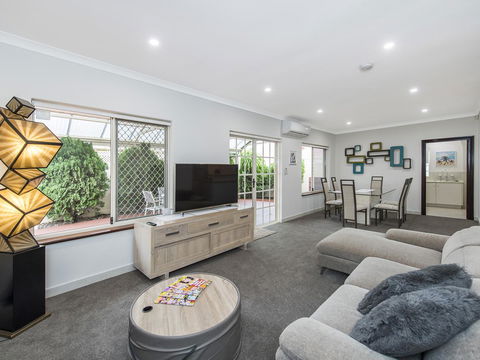 Luxury Federation Style Home - Sleeps 10 - Accommodation Whitsundays 3