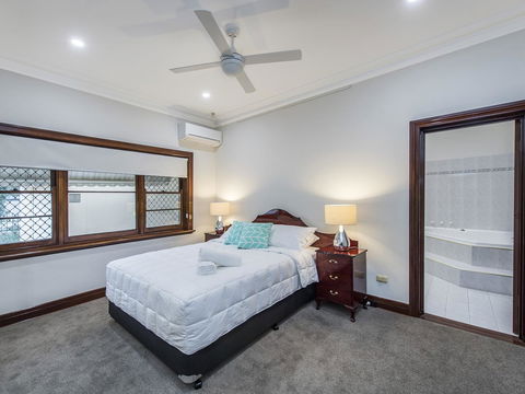 Luxury Federation Style Home - Sleeps 10 - Accommodation Whitsundays 7