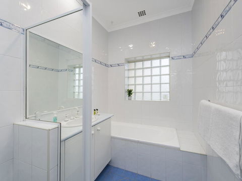 Luxury Federation Style Home - Sleeps 10 - Accommodation Whitsundays 14