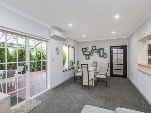 Luxury Federation Style Home - Sleeps 10 - Accommodation Whitsundays 2