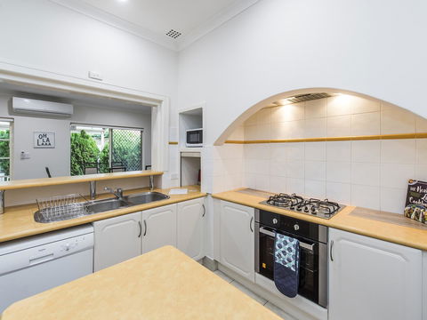 Luxury Federation Style Home - Sleeps 10 - Accommodation Whitsundays 5