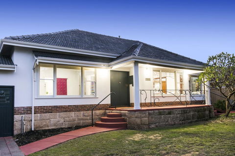 Big House Heated Pool 11 Beds Como / South Perth / Applecross - Accommodation Whitsundays 5