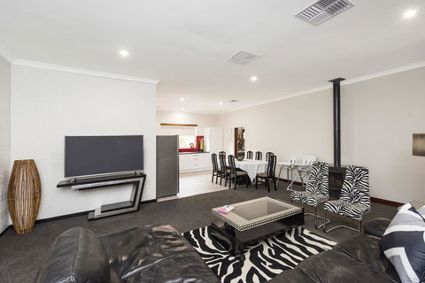 Big House Heated Pool 11 Beds Como / South Perth / Applecross - Accommodation Whitsundays 2