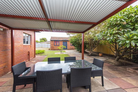 Big House Heated Pool 11 Beds Como / South Perth / Applecross - Accommodation Whitsundays 28