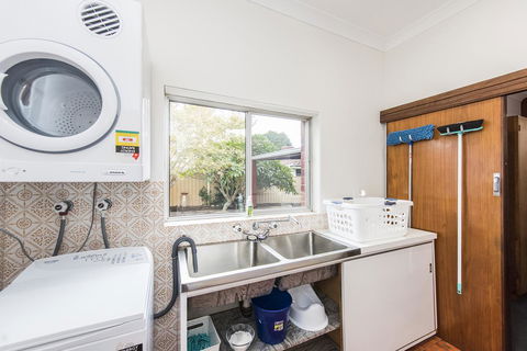 Big House Heated Pool 11 Beds Como / South Perth / Applecross - Accommodation Whitsundays 23