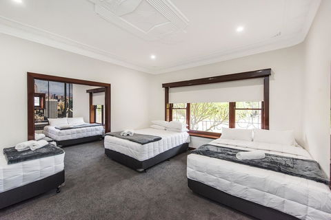 Big House Heated Pool 11 Beds Como / South Perth / Applecross - Accommodation Whitsundays 17