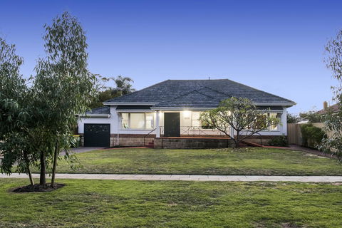 Big House Heated Pool 11 Beds Como / South Perth / Applecross - Accommodation Whitsundays 6