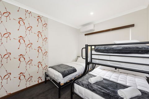 Big House Heated Pool 11 Beds Como / South Perth / Applecross - Accommodation Whitsundays 24