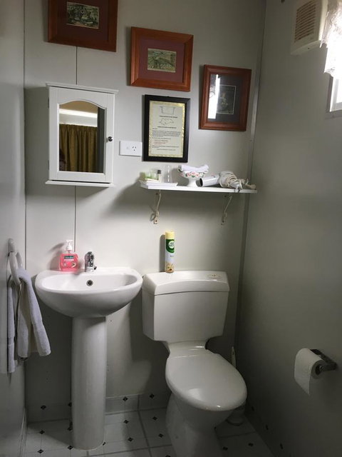 Armadale Cottage Bed & Breakfast - Accommodation Whitsundays 6