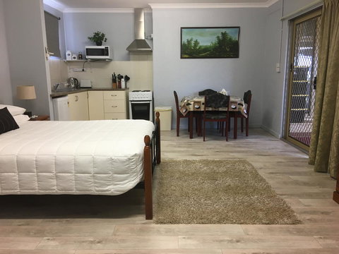 Armadale Cottage Bed & Breakfast - Accommodation Whitsundays 7