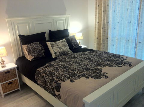 Applegate Lane Chalet - Accommodation Whitsundays 9