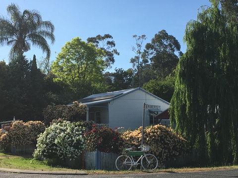 Applegate Lane Chalet - Accommodation Whitsundays 1