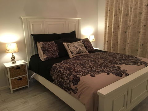 Applegate Lane Chalet - Accommodation Whitsundays 8