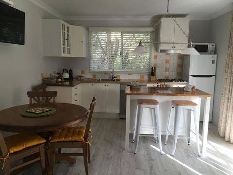 Applegate Lane Chalet - Accommodation Whitsundays 12