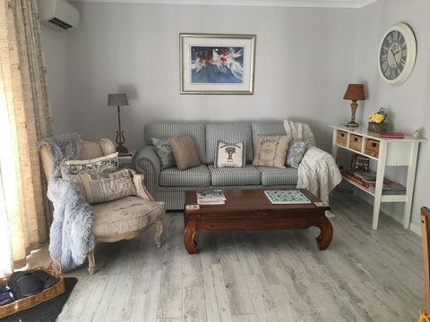 Applegate Lane Chalet - Accommodation Whitsundays 10