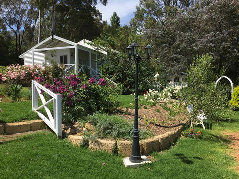 Applegate Lane Chalet - Accommodation Whitsundays 4