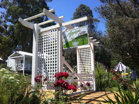Applegate Lane Chalet - Accommodation Whitsundays 14