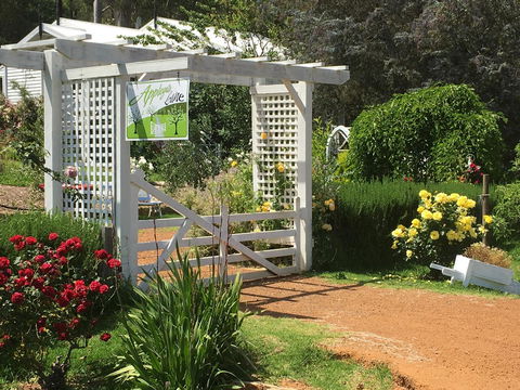 Applegate Lane Chalet - Accommodation Whitsundays 3