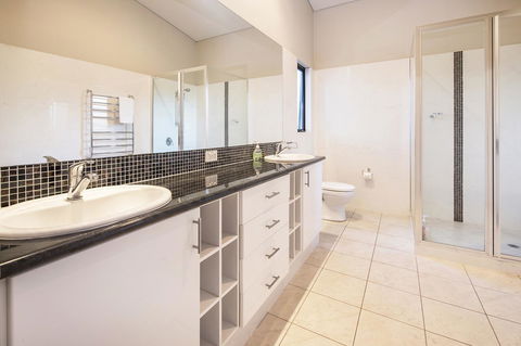 12/26 Yallingup Beach Road - Accommodation Whitsundays 10
