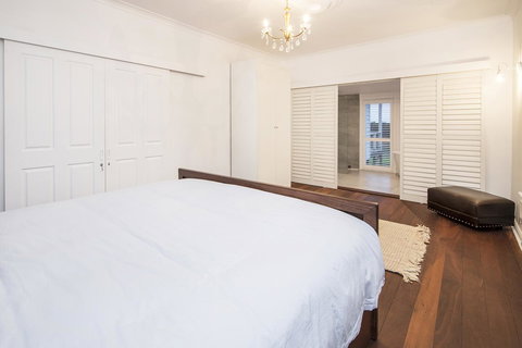 Buxton Thomas - Accommodation Whitsundays 5