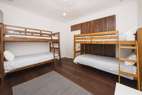 Buxton Thomas - Accommodation Whitsundays 7