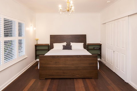 Buxton Thomas - Accommodation Whitsundays 9