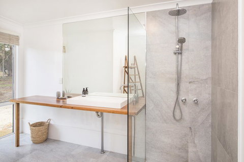 Buxton Thomas - Accommodation Whitsundays 10