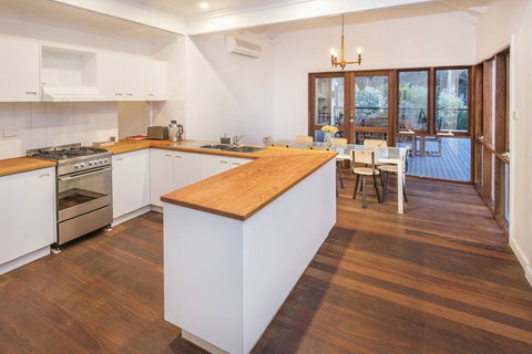 Buxton Thomas - Accommodation Whitsundays 4