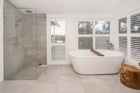 Buxton Thomas - Accommodation Whitsundays 8