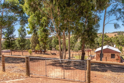 'Bindoon Valley Escape' Cottage - Accommodation Whitsundays 11