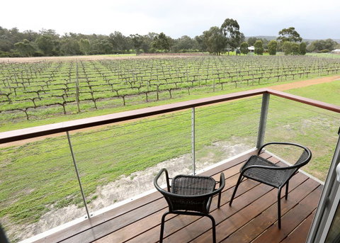 Lot113 Vineyard Accommodation - Accommodation Whitsundays 6