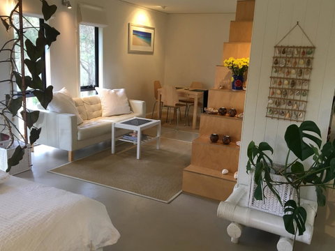 DESIGNER'S STUDIO - Accommodation Whitsundays 17