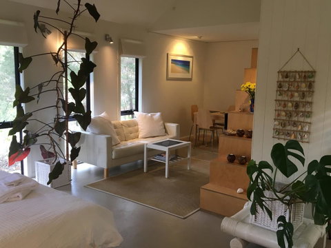 DESIGNER'S STUDIO - Accommodation Whitsundays 15