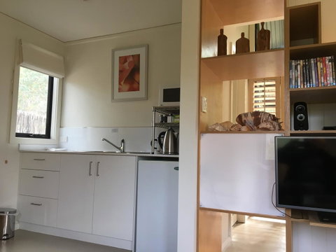 DESIGNER'S STUDIO - Accommodation Whitsundays 6