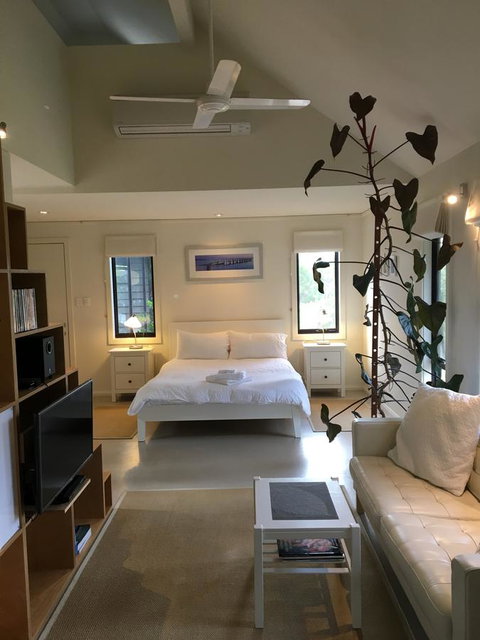 DESIGNER'S STUDIO - Accommodation Whitsundays 0