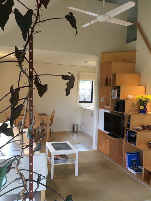 DESIGNER'S STUDIO - Accommodation Whitsundays 18