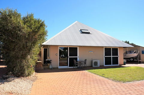 Osprey Holiday Village Unit 203 1 Bedroom - Accommodation Whitsundays 11