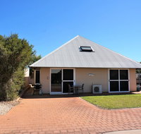 Osprey Holiday Village Unit 103/1 Bed - Perfect short stay apartment with King size bed - Accommodation Whitsundays
