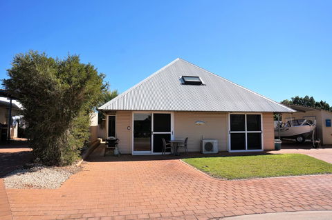 Osprey Holiday Village Unit 203 1 Bedroom - Accommodation Whitsundays 0