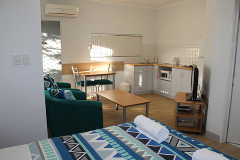 Mandurah Ocean Marina Chalets - Accommodation Whitsundays 1