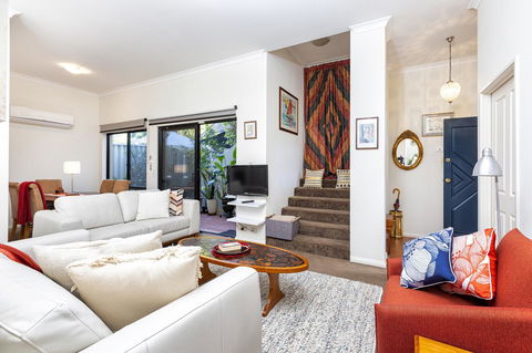 Como Executive Apartment - Accommodation Whitsundays 9