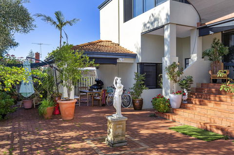 Como Executive Apartment - Accommodation Whitsundays 16