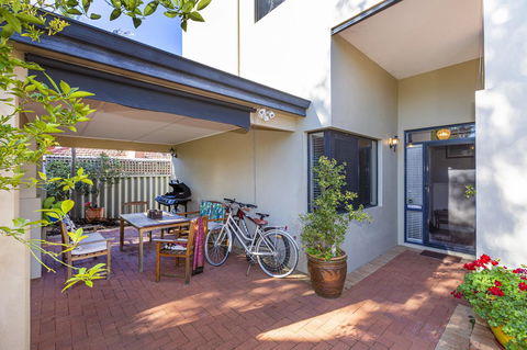 Como Executive Apartment - Accommodation Whitsundays 2