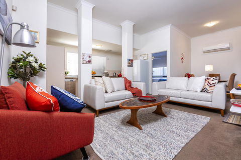 Como Executive Apartment - Accommodation Whitsundays 0