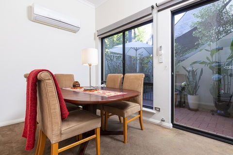 Como Executive Apartment - Accommodation Whitsundays 10